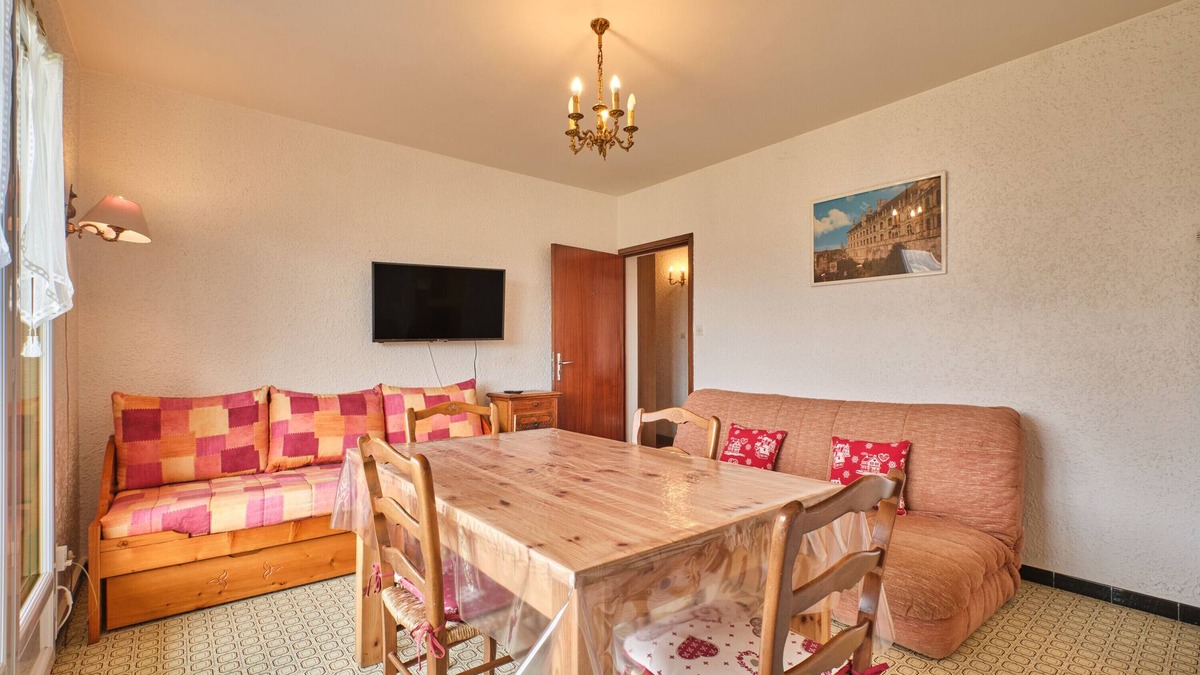 Lans-en-Vercors Apartment | Apartment 'Lans En Vercors Appartement 2 Pièce' with Mountain View and Balcony