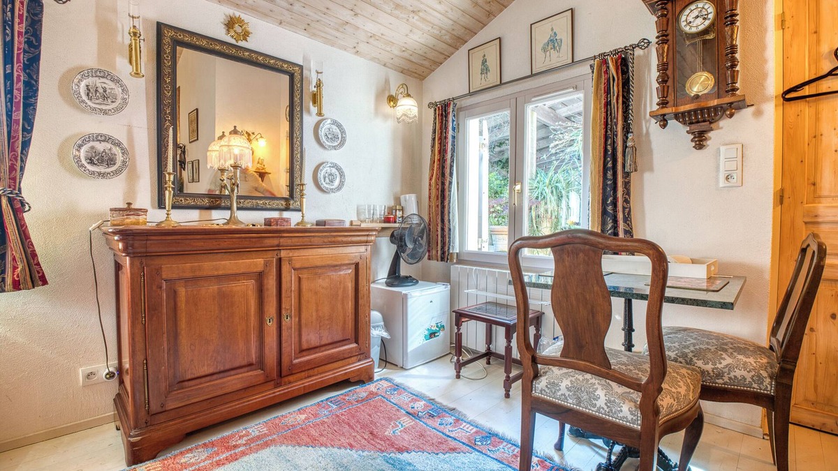 Lacropte Bed & Breakfast | Apartment 'Le Clos Napoleon Bed Et Breakfast' with Shared Terrace, Shared Garden and Wi-Fi
