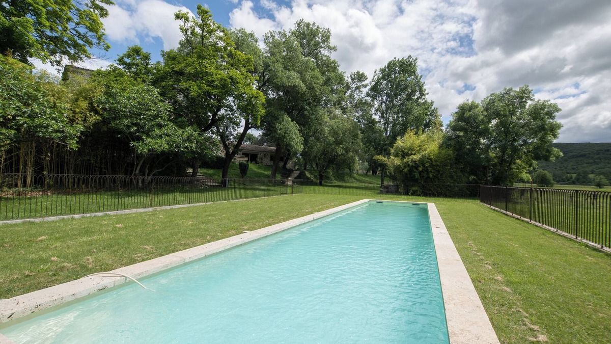 Saint-Germain Apartment | Apartment 'Le Maronnier' with Shared Pool, Wi-Fi and Air Conditioning