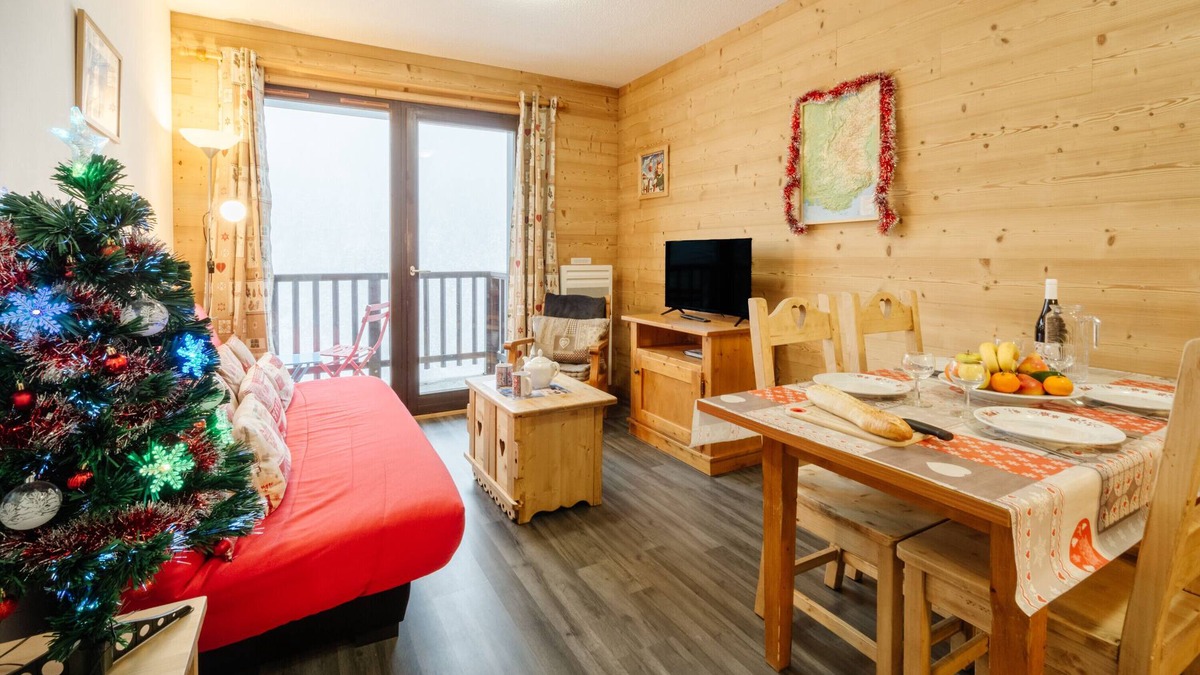 Valfrejus Apartment | Apartment 'Le Petit Bonheur' with Mountain View and Balcony