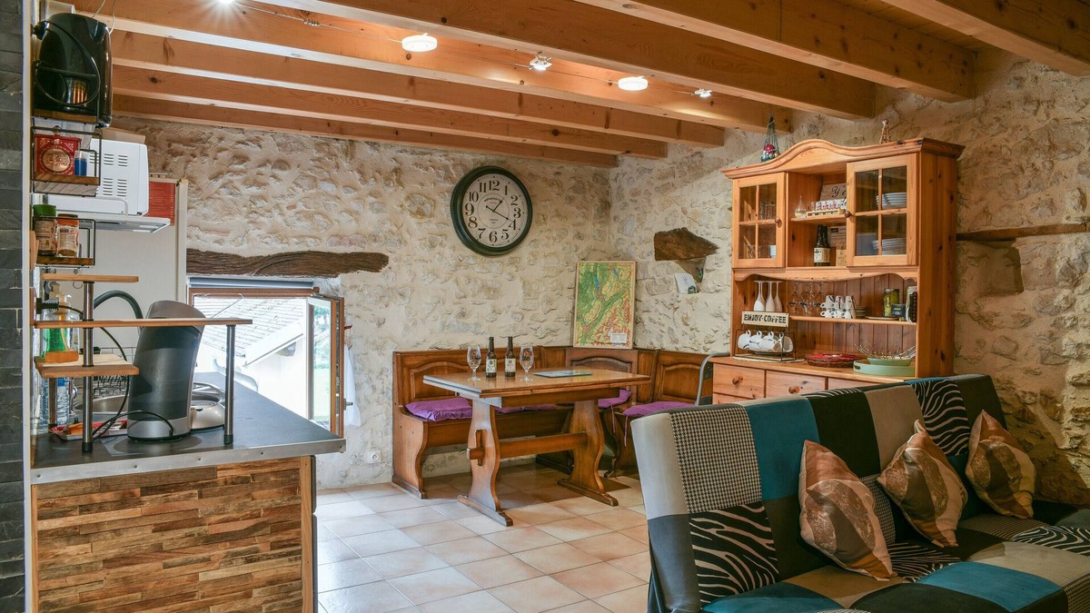 Chanaz Apartment | Apartment 'Le Portougais, À Chanaz' with Wi-Fi and Air Conditioning