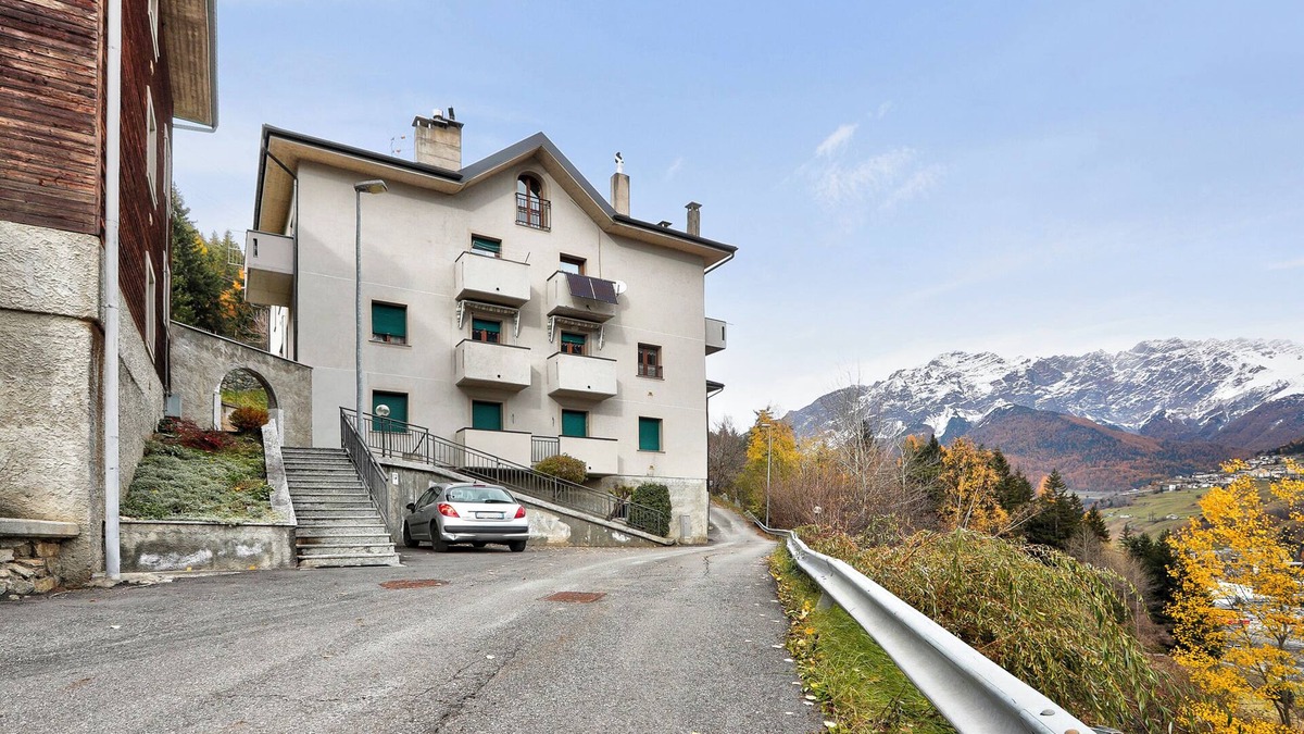 Valdisotto Apartment | Apartment 'Le Sorgenti' with Mountain View, Shared Garden and Balcony