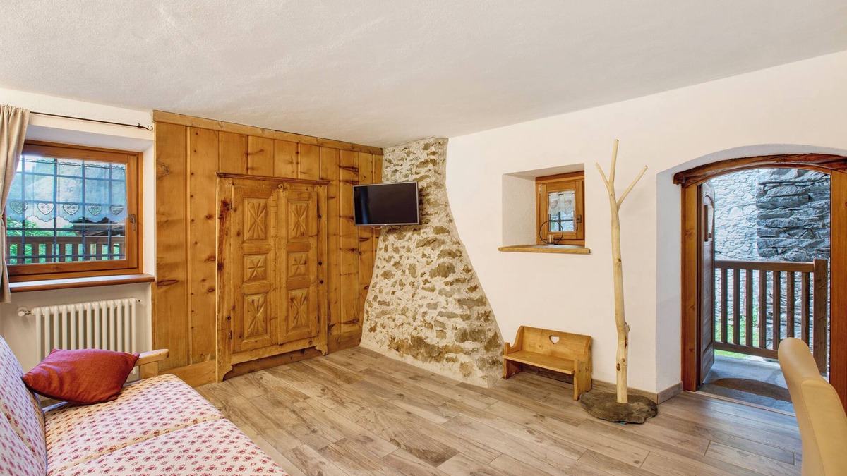 Valsavarenche Apartment | Apartment 'Les Cles - Genepy' with Mountain View, Balcony and Wi-Fi