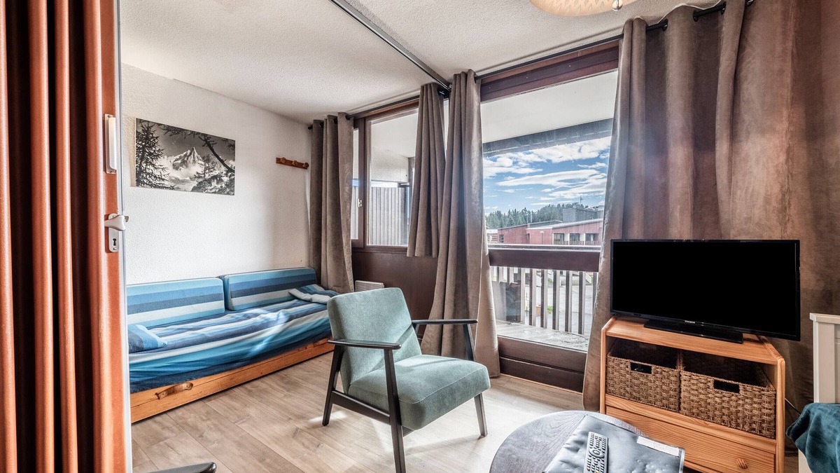 Le Praz de Lys Apartment | Apartment 'Les Mouflons' with Mountain View and Balcony