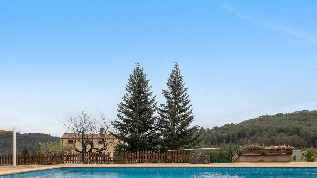 Jorba Apartment | Apartment 'Les Muntades Aire' with Mountain View, Wi-Fi and Air Conditioning
