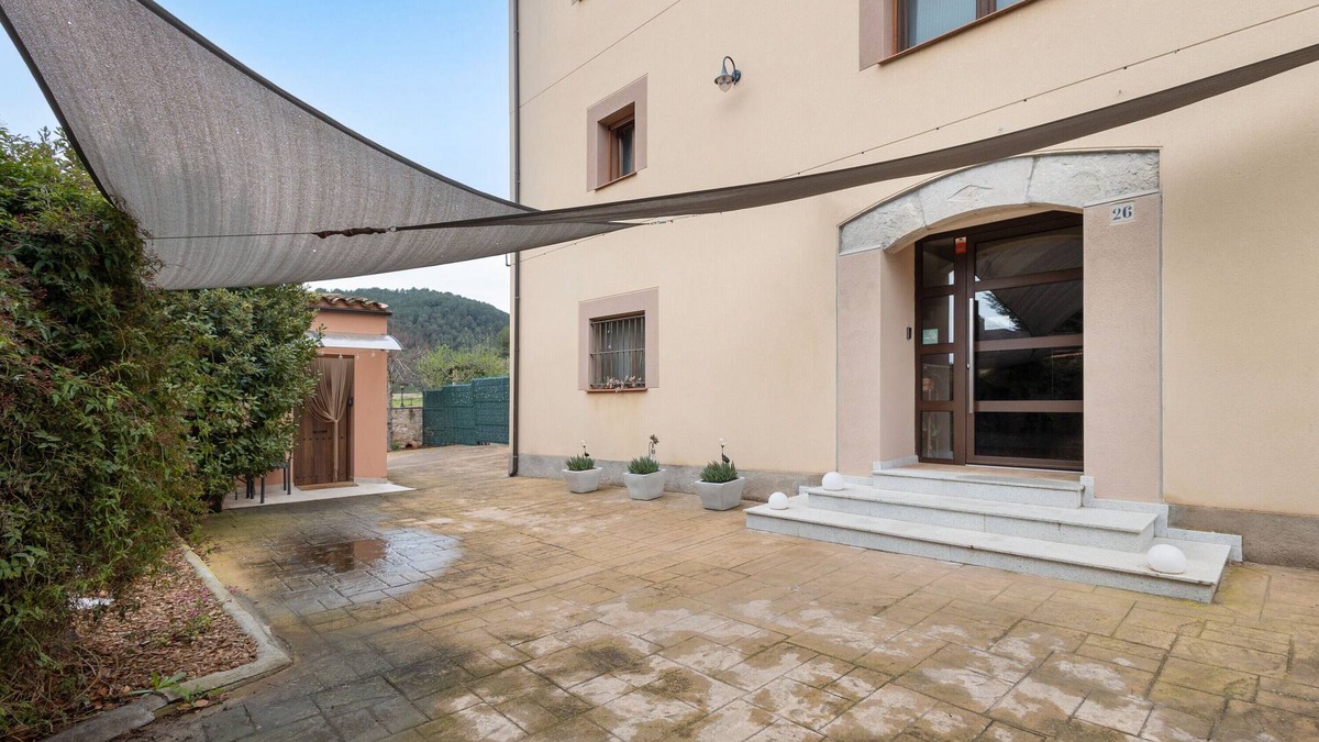 Jorba Apartment | Apartment 'Les Muntades Foc' with Mountain View, Wi-Fi and Air Conditioning