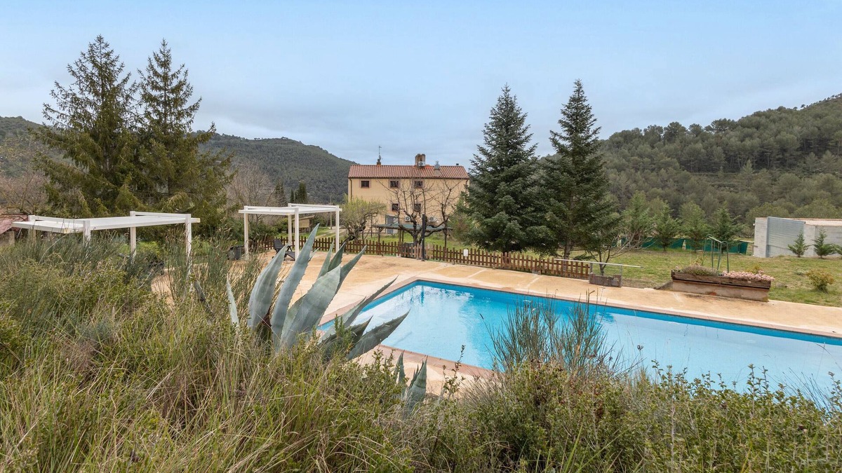 Jorba Apartment | Apartment 'Les Muntades Terra' with Mountain View, Wi-Fi and Air Conditioning