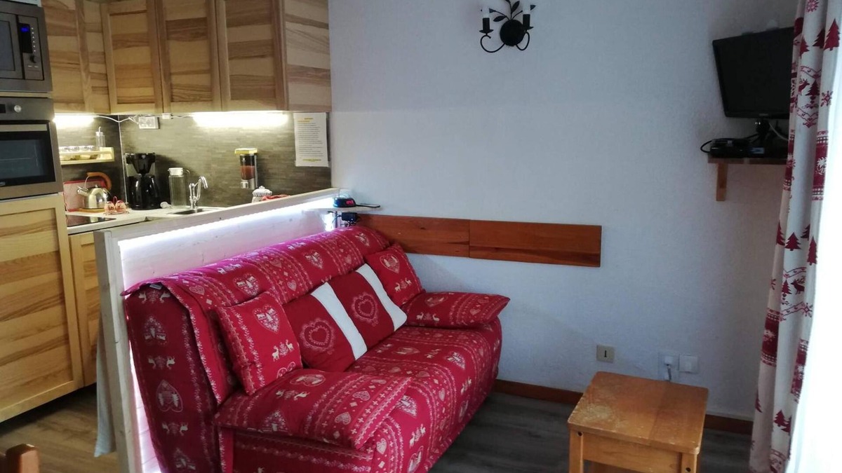 Le Praz de Lys Apartment | Apartment 'Les Pralyssimes' with Mountain View, Private Terrace and Wi-Fi