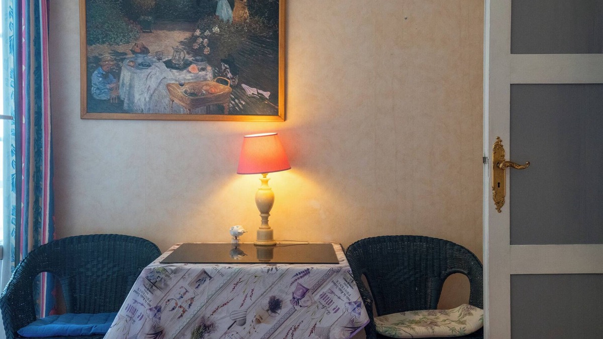 Salleles-d'Aude Apartment | Apartment Les Volets Bleus in a canal-side manor house, ideal for families