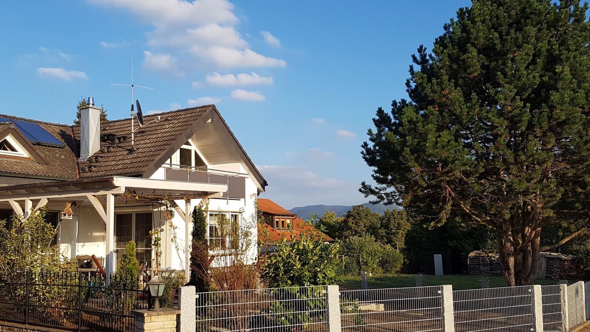 Ofterdingen Apartment | Apartment 'Lindengarten' with Private Terrace, Balcony and Wi-Fi