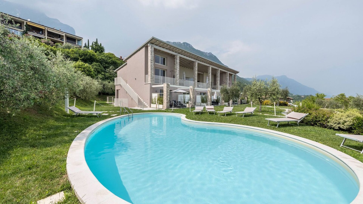 Pulciano Apartment | Apartment "Little Paradise Lake Garda" with Shared Pool & Wi-Fi