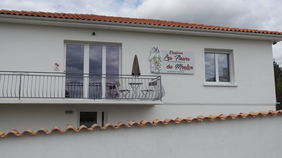 Jonzac Apartment | Apartment located on the ground floor of a small residence with four