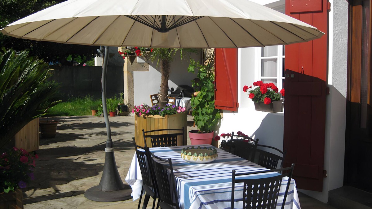 Sare Apartment | Apartment 'Location Saisonnière' with Private Terrace, Shared Garden and Wi-Fi