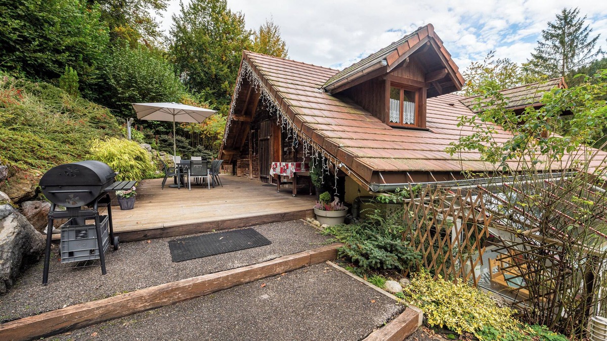Les Clefs Apartment | Apartment 'Locdecharme' with Mountain View, Private Terrace and Wi-Fi