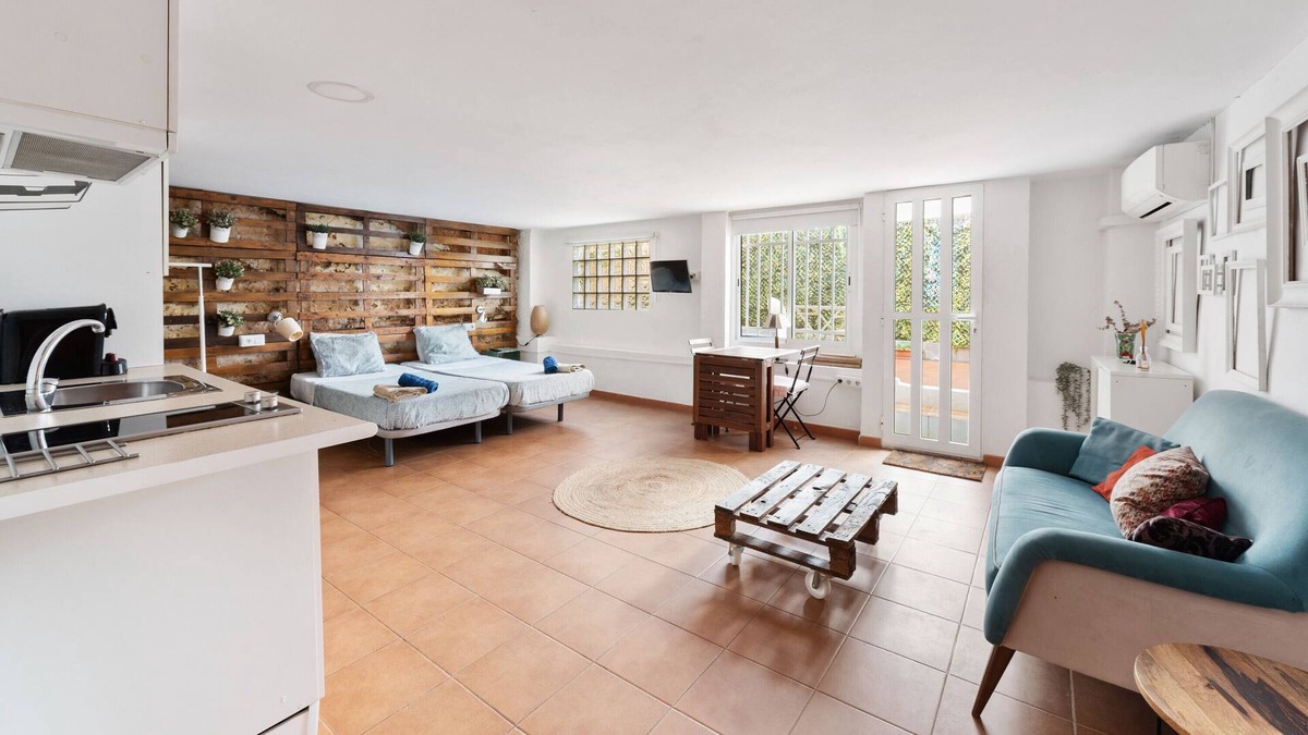 Catarroja Apartment | Apartment 'Loft Con Terraza' with Private Terrace, Wi-Fi and Air Conditioning