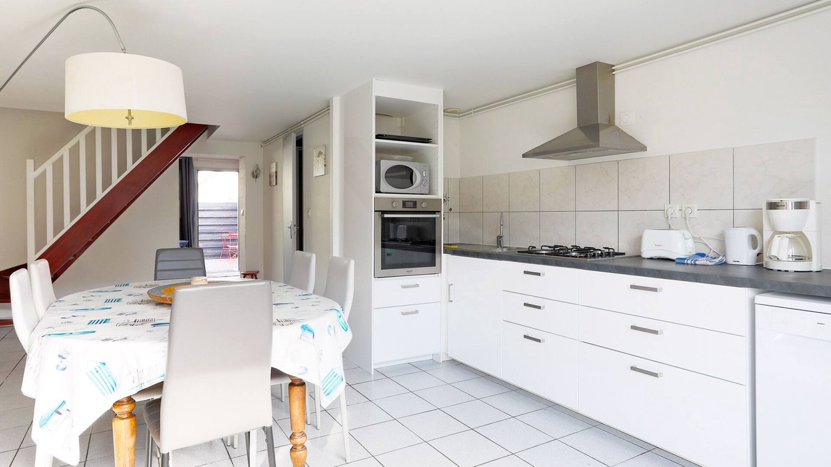 Hillion Apartment | Apartment 'Logement Tulipe - 6 Personnes' with Private Terrace and Wi-Fi