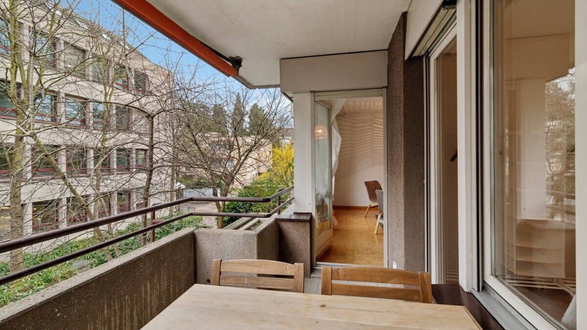 District 8 Apartment | Apartment looking over Park in City Centre