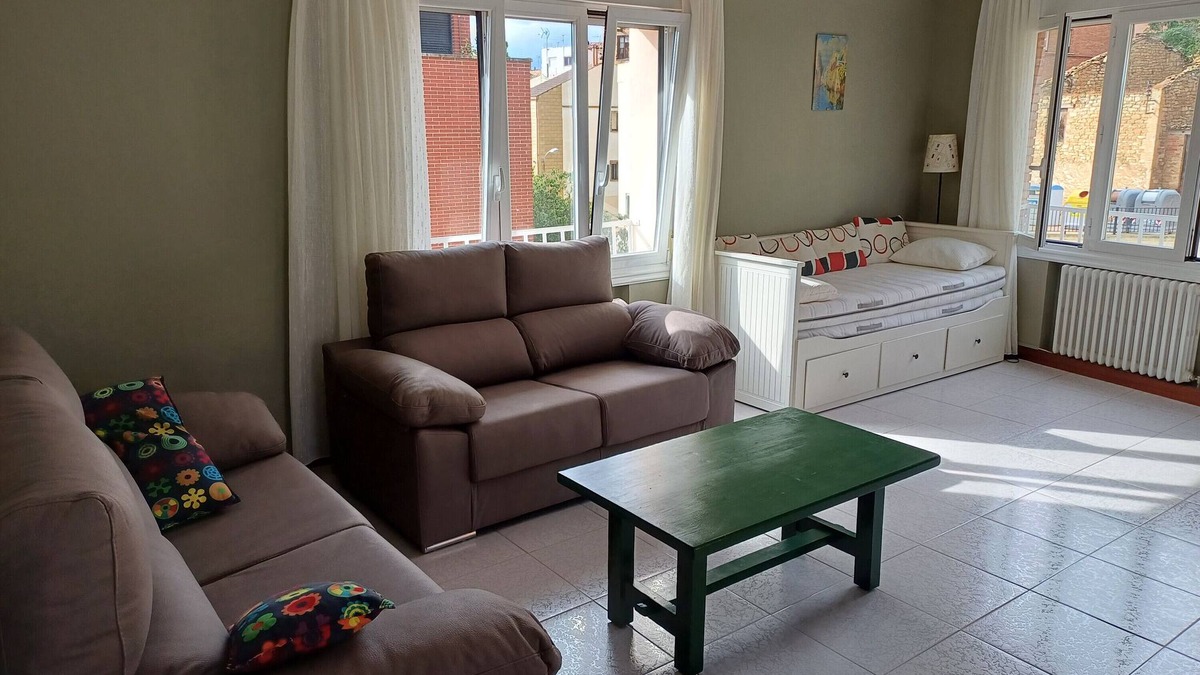 Viana Apartment | Apartment 'Los Borgia' with Balcony and Wi-Fi