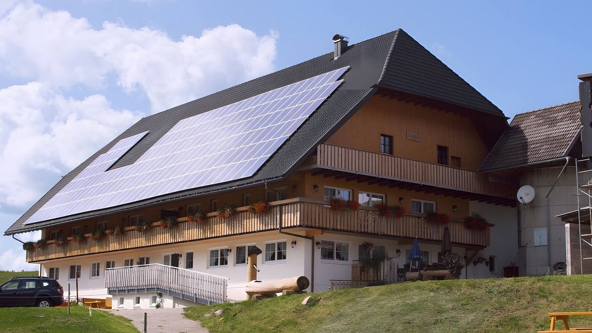 Furtwangen Apartment | Apartment 'Lothar, 80qm' with Shared Garden, Balcony and Wi-Fi
