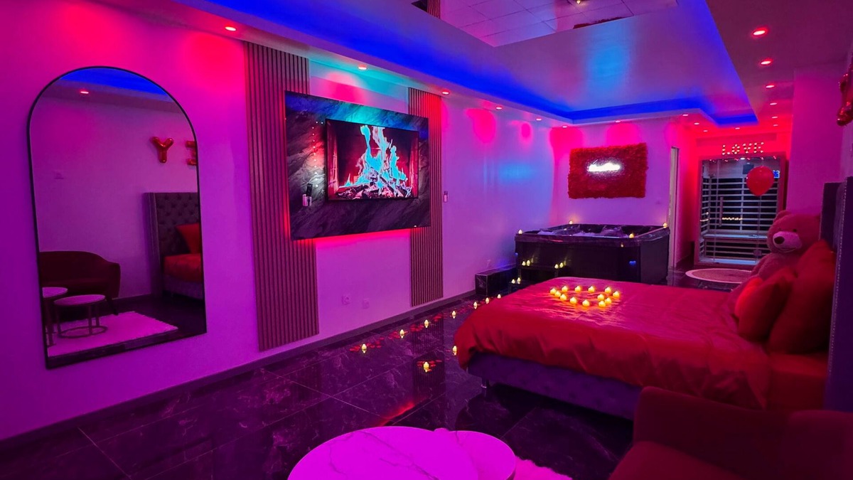Chevilly-Larue Apartment | Apartment LoveRoom, spa jacuzzi & Sauna in a romantic atmosphere!