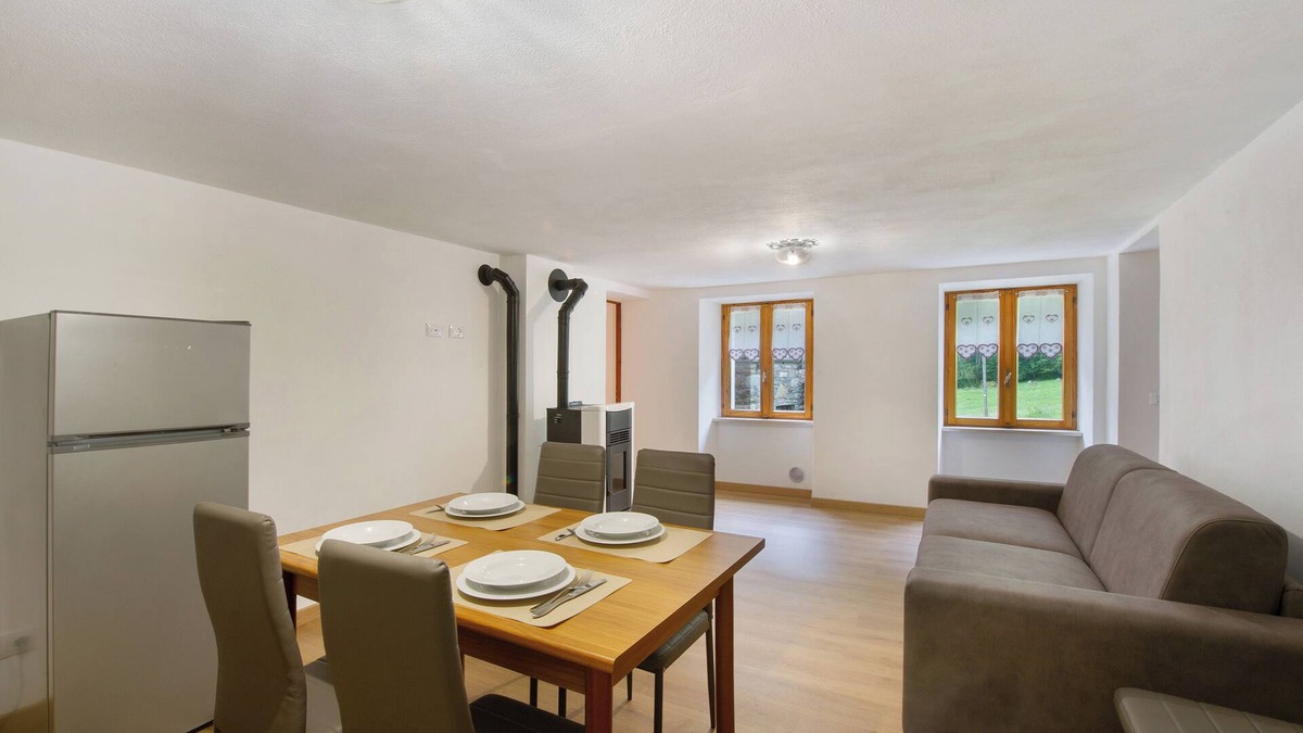 Issime Apartment | Apartment 'Luéisch Ketschu 1' with Mountain View, Shared Garden and Wi-Fi