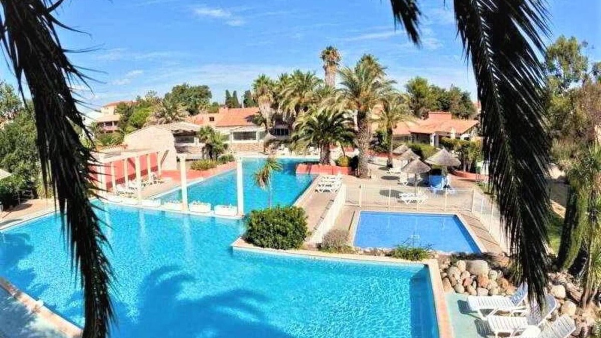 Les Hauts de Canet Apartment | Apartment 'Malibu Village' with Shared Pool, Wi-Fi and Air Conditioning