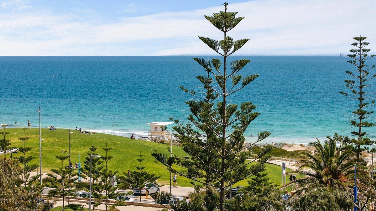 Scarborough Apartment | Apartment M307 - eclectic icon with spectacular views!