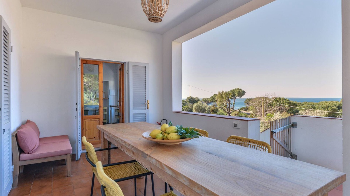 Seccheto Apartment | Apartment 'Magnolia P1' with Private Terrace, Wi-Fi and Air Conditioning