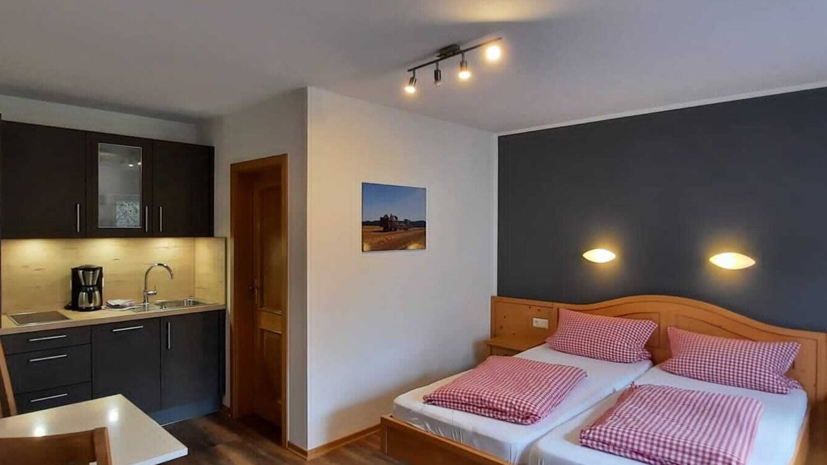 Finnentrop Apartment | Apartment 'Magnolie' with Private Terrace, Shared Garden and Wi-Fi