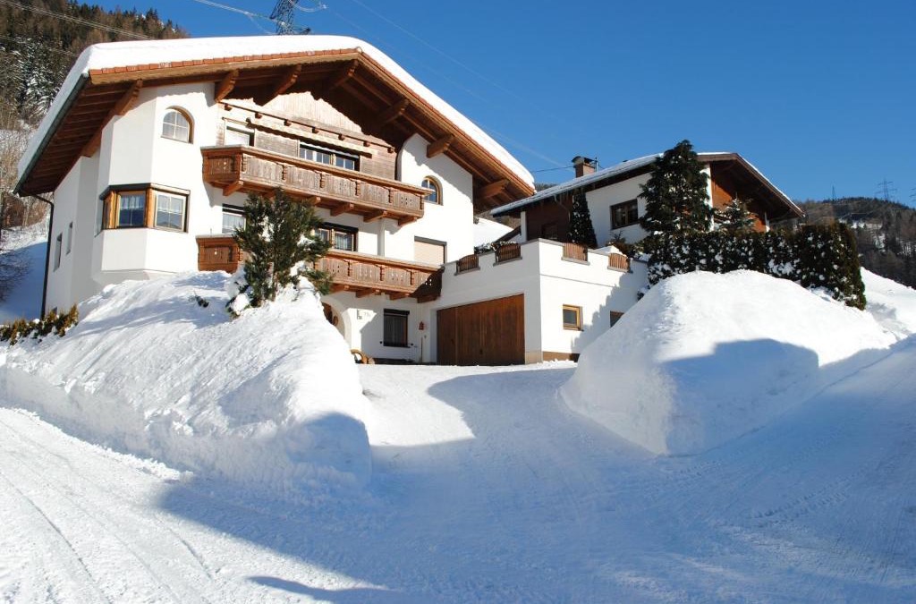 Flirsch Apartment | Apartment Maierhof