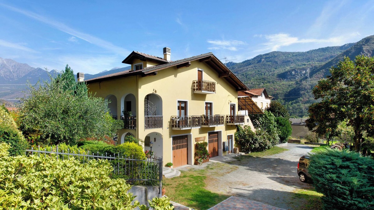 Fabbrica Apartment | Apartment "Maison Lorent" with Mountain View, Balcony & Wi-Fi