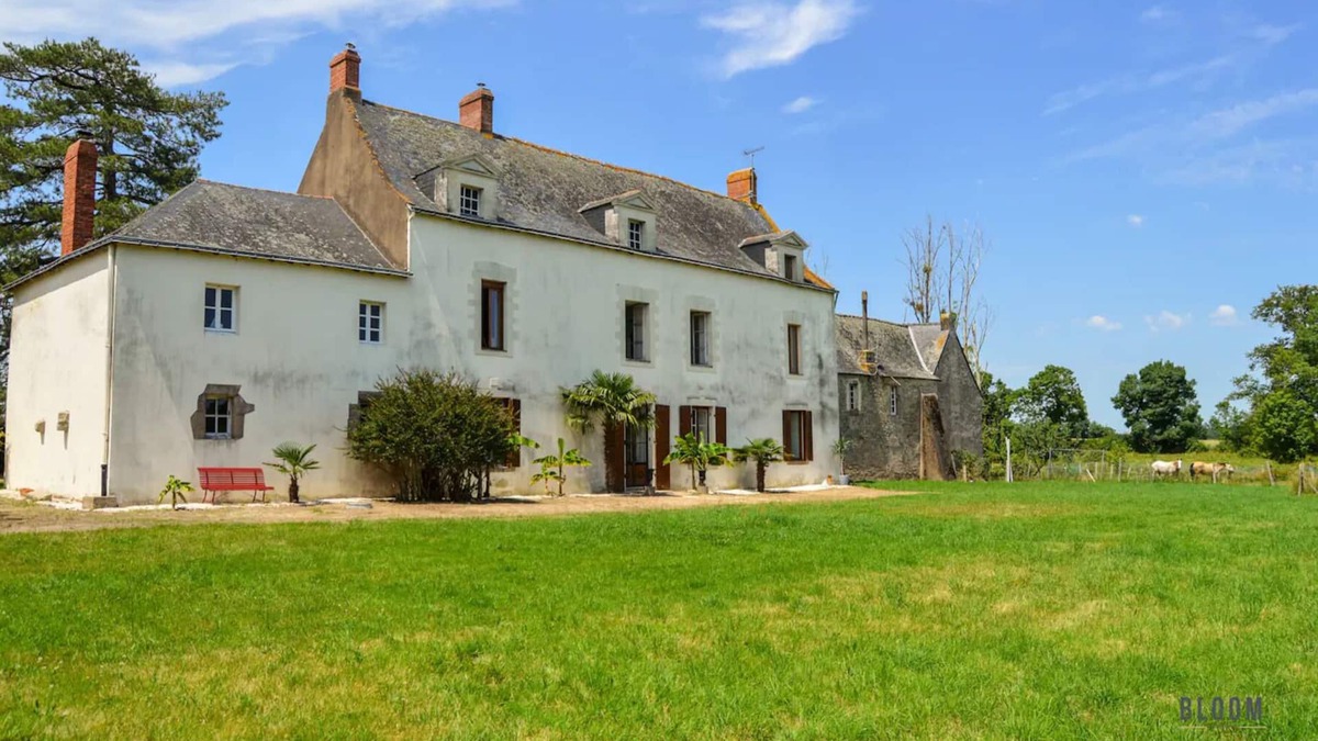 Saint-Herblain Apartment | Apartment 'Manoir De L' Aisnerie - Le Racine' with Shared Garden and Wi-Fi