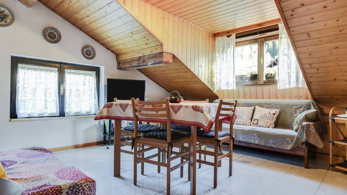 Bocenago Apartment | Apartment “Mansarda tra le Dolomiti di Brenta" with Mountain View & Balcony