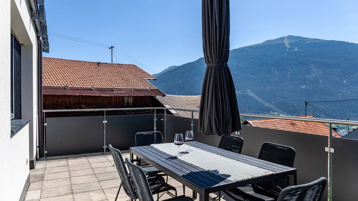 Arzl im Piztal Apartment | Apartment 'Manu's Bergblick' with Mountain View, Private Terrace and Wi-Fi