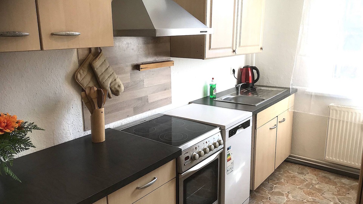 Meerane Apartment | Apartment 'Meeraner Parkresidenz Winter' with Wi-Fi