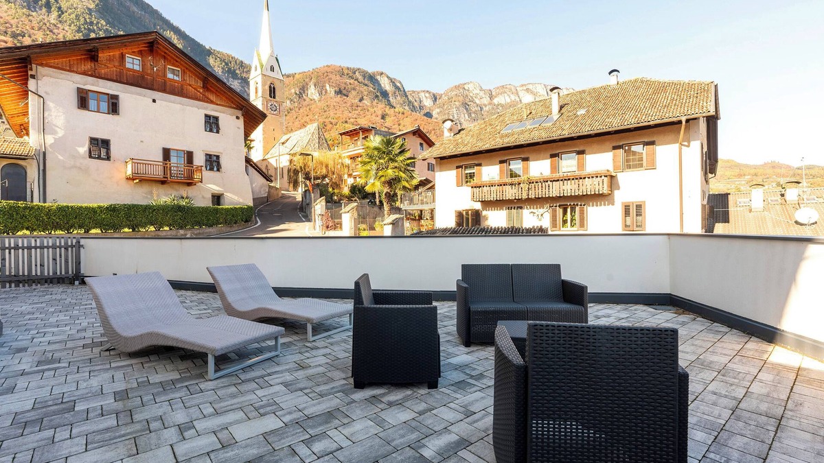 Caldaro Sulla Strada del Vino Apartment | Apartment 'Mendelbahn' with Mountain View, Private Terrace and Wi-Fi