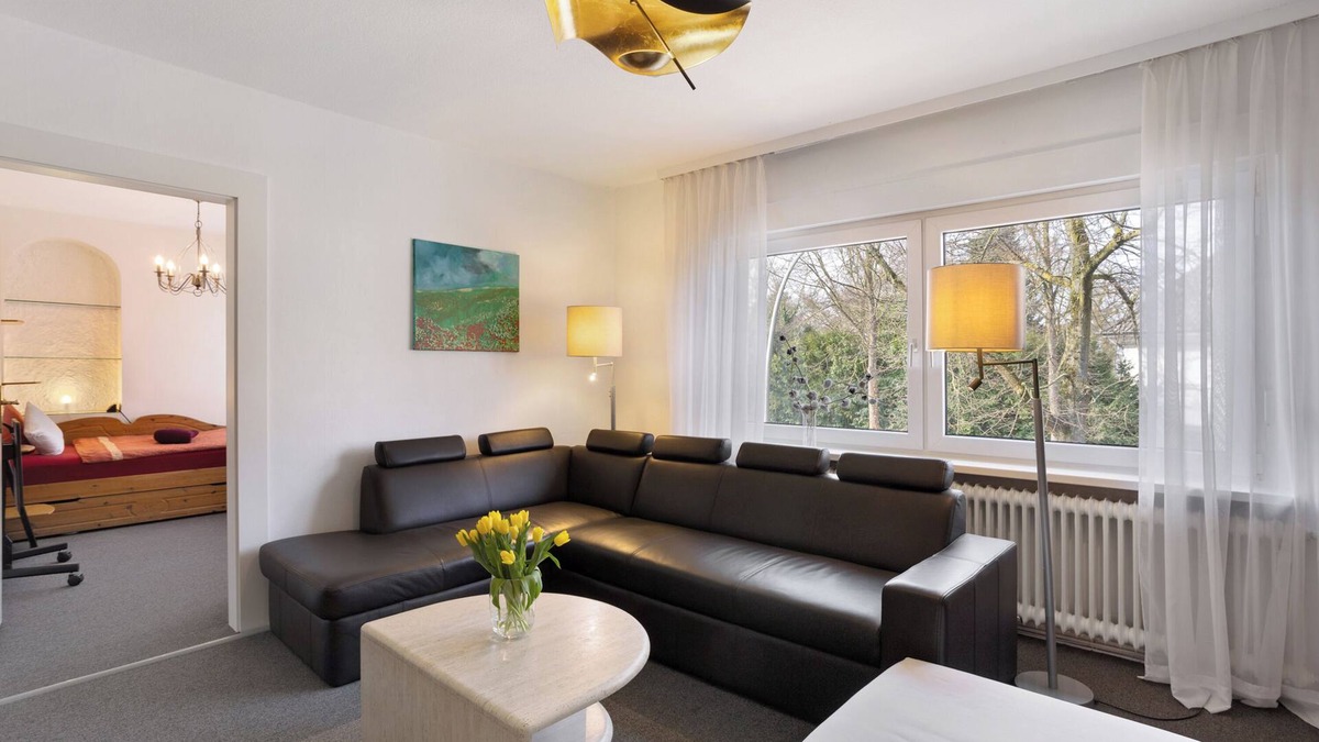 Rheda Apartment | Apartment 'Mit 100qm' with Shared Terrace, Shared Garden and Wi-Fi