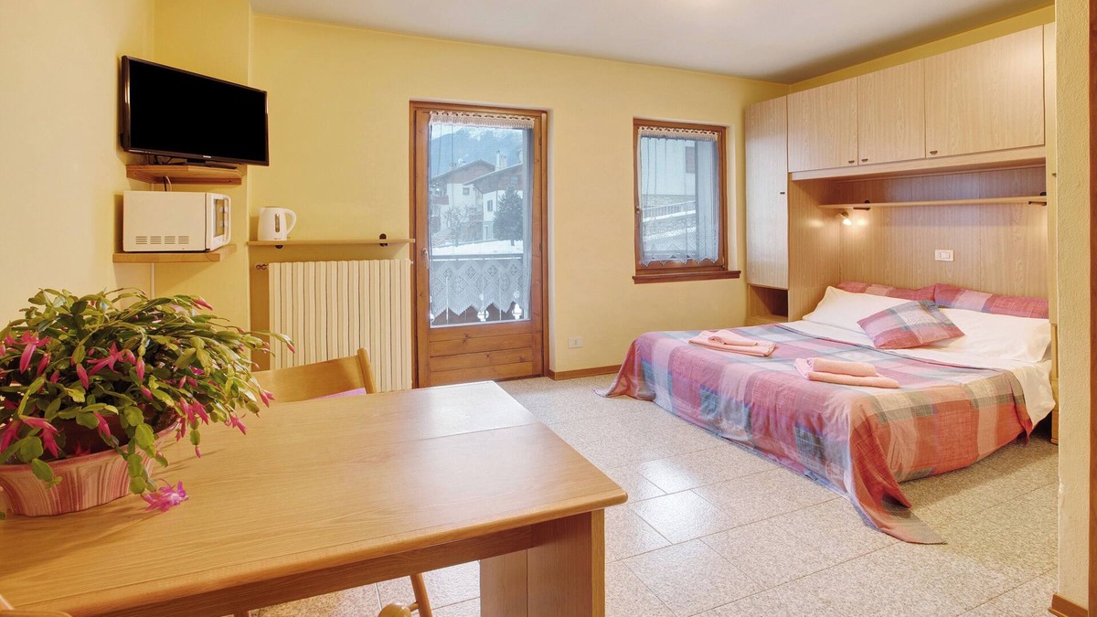 Valdisotto Apartment | Apartment "Monolocale Sole 2" with Mountain View, Balcony & Wi-Fi