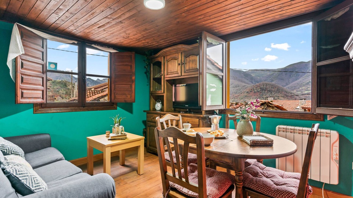 Fresnedo Apartment | Apartment 'Montegrande Rodeado De Montañas' with Shared Terrace and Wi-Fi