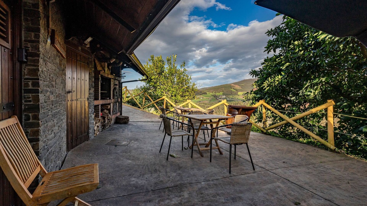 Vegadeo Apartment | Apartment 'Mr De Alborada Del Eo' with Mountain View, Wi-Fi and Air Conditioning