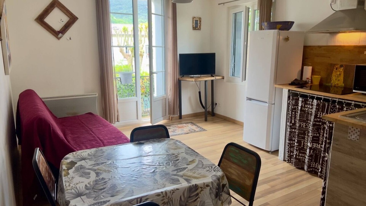 Lamalou-les-Bains Apartment | Apartment n°3 - T2 bedroom & separate bathroom