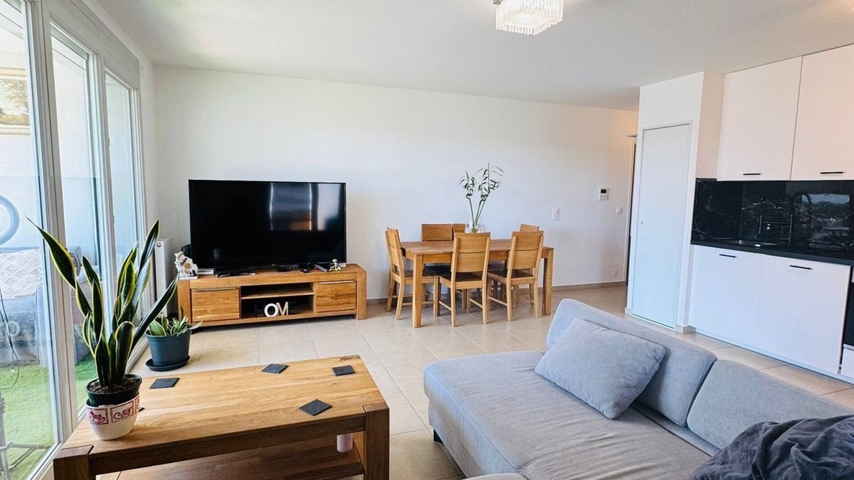 Saint-Genis-Pouilly Apartment | Apartment near Geneva