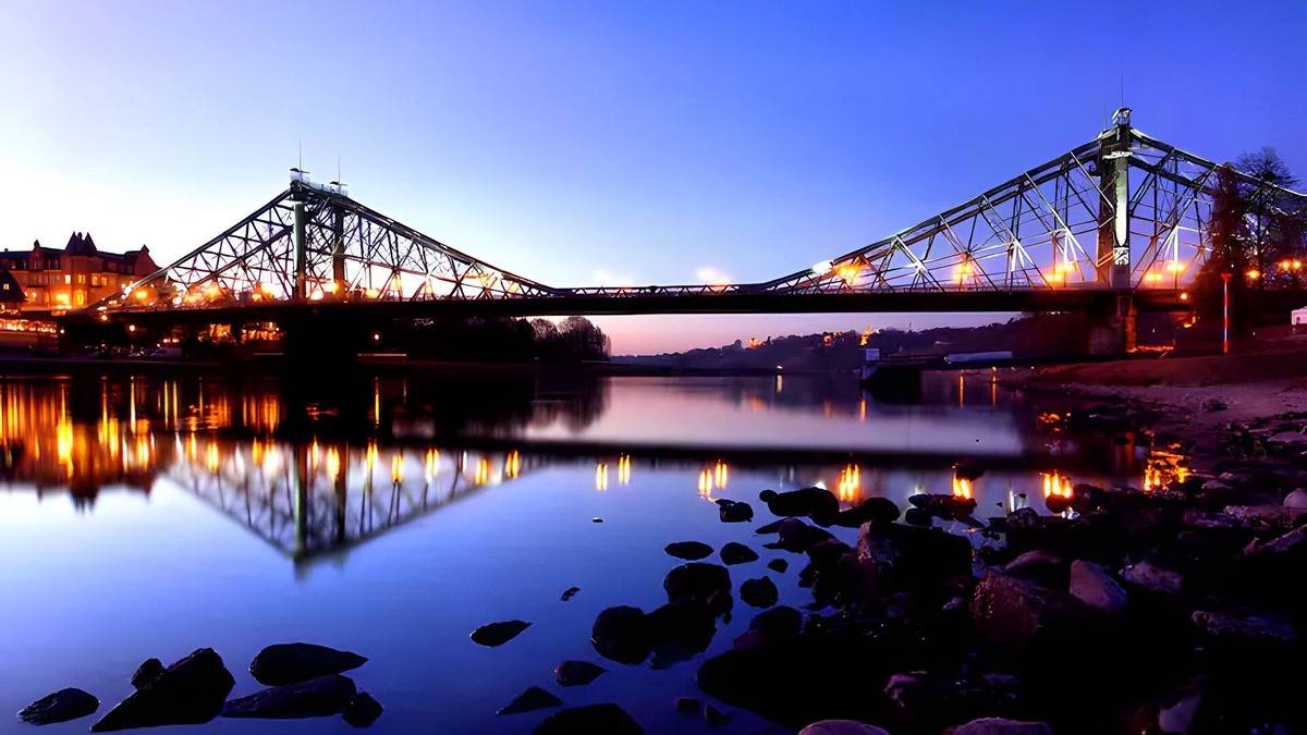 Striesen Apartment | Apartment 'Nahe Blauen Wunder' with Shared Terrace, Shared Garden and Wi-Fi