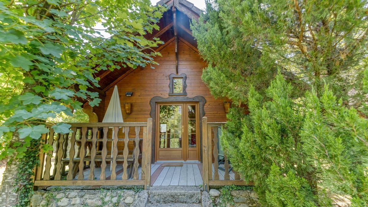 Vaulnaveys-le-Bas Apartment | Apartment 'Narcisse' with Mountain View, Wi-Fi and Air Conditioning