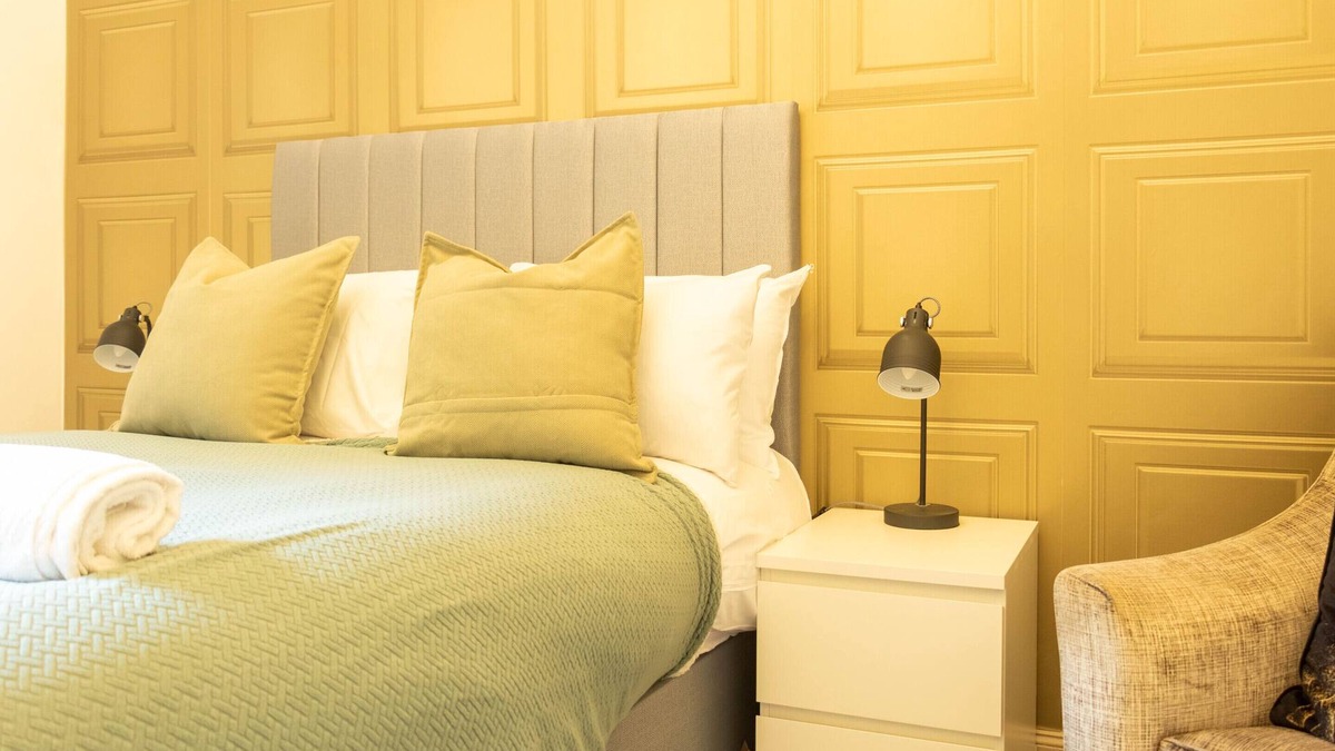 Dumbarton Apartment | Apartment near Loch Lomond