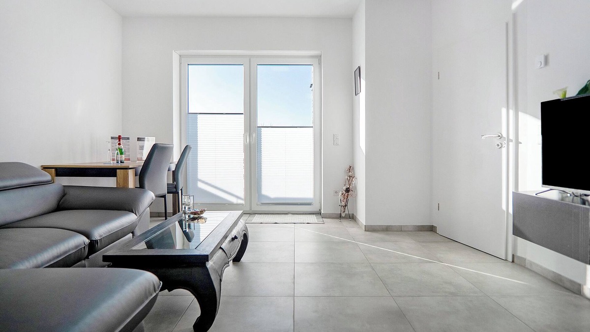 Gronau Apartment | Apartment 'Neubau Mit Balkon' with Balcony