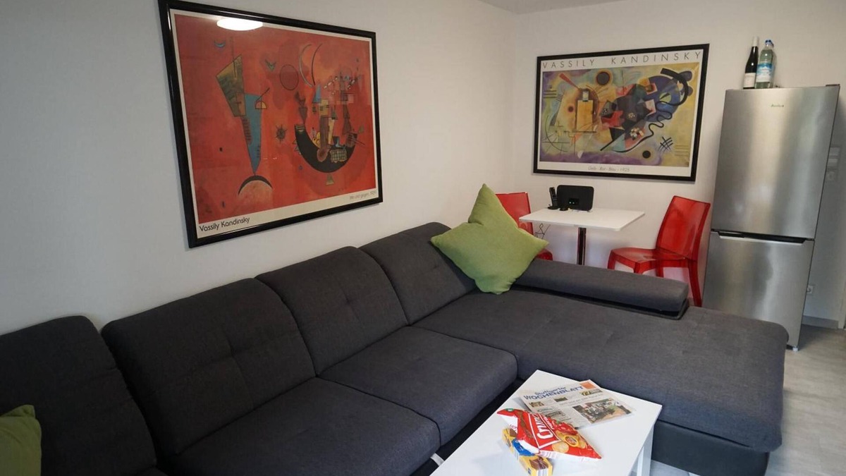 Stammheim-Mitte Apartment | Apartment 'Neue Und Zentral Gelegene Wohnung' with Wi-Fi