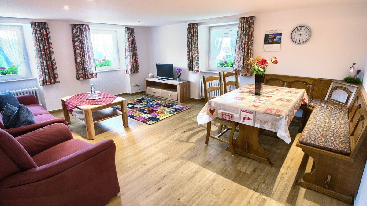 Grafenhausen Apartment | Apartment 'Nr 5 50 Qm' with Mountain View, Shared Garden and Wi-Fi