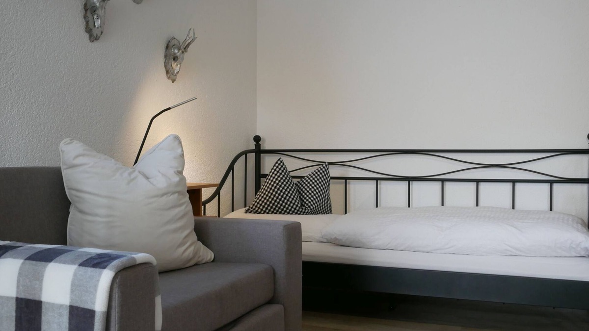 Hohenhaslach Apartment | Apartment 'Nr3' with Shared Terrace, Shared Garden and Wi-Fi