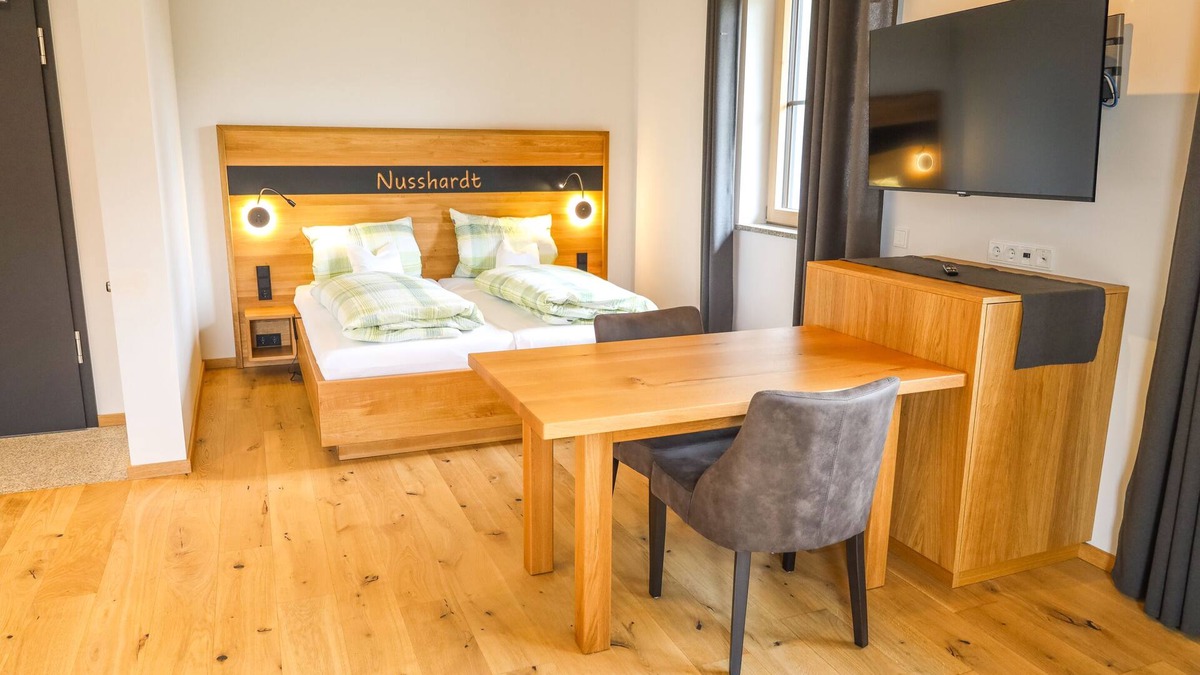Muenchberg Apartment | Apartment-Nusshardt-Mobility bath-Balcony